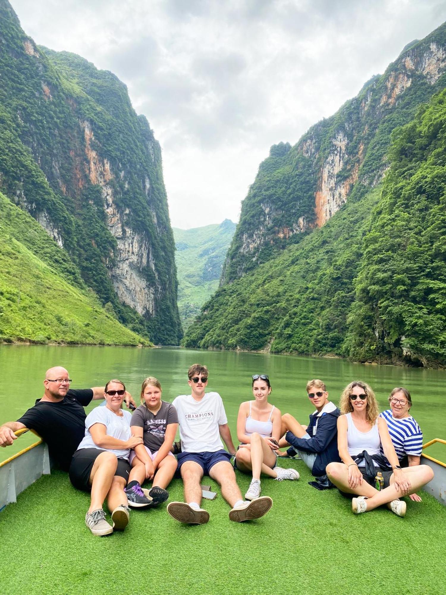 Lazy Cat Homestay - Motorbikes Rental & Tours Ha Giang Esterno foto
